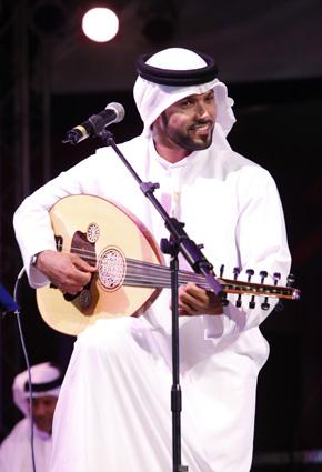 العامري يحتفل بالعيد الوطني الإماراتي مع زوار القرية العالمية